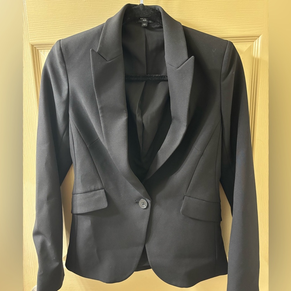 Express Editor One Button 24" women’s black blazer with a flare to the sleeves